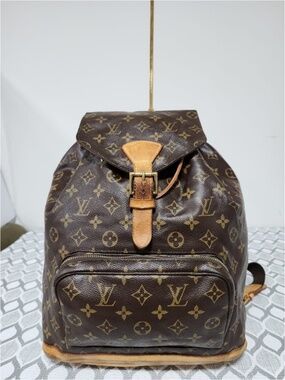 Charles Hubert | Bags | Vintage Charles Hubert Black Leather  display picture 2